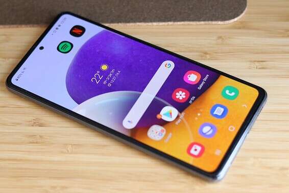 מעט כבד מהרגיל. Galaxy A72 // צילום: ינון בן שושן