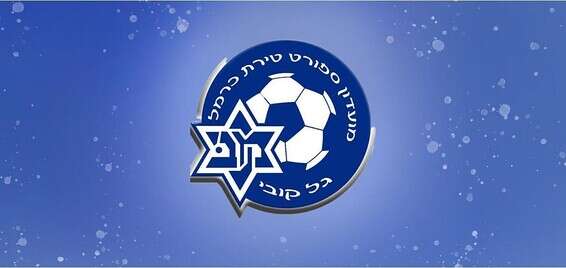 סמל מועדון טירת כרמל עם שמו של קובי ז"ל // צילום: באדיבות המועדון