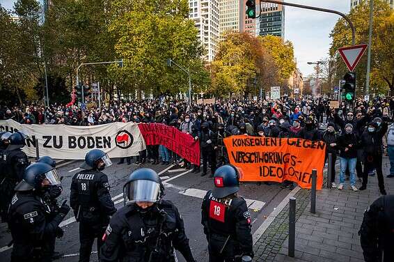 מפגינים נגד הגבלות הקורונה בגרמניה // צילום: איי.פי