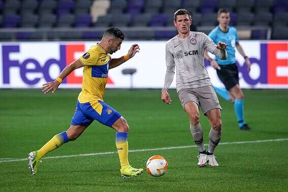 אבי ריקן בונה התקפה // צילום: עמי שומן