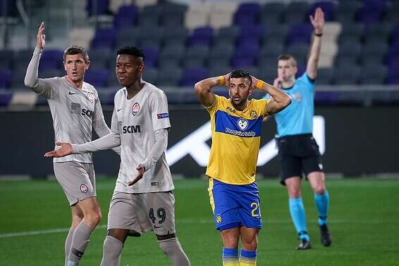 אבי ריקן תופס את הראש // צילום: עמי שומן