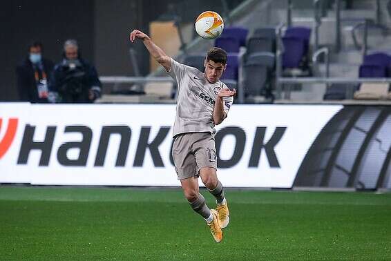 מנור סולומון נוגח בבלומפילד// צילום: עמי שומן