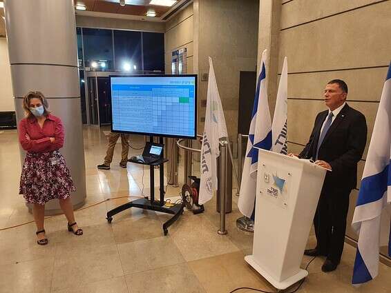 אדלשטיין וד"ר אלרעי-פרייס, הערב // צילום: משרד הבריאות