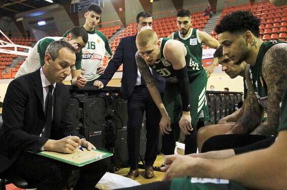 עוד קטש בפעולה. המשחק הכי יוקרתי ביוון // צילום: טוויטר פאו