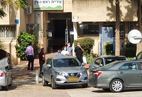 בן-ארי מגיעה לחקירה, היום