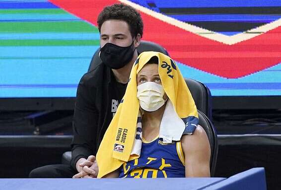 קרי עם המגבת על הראש // צילום: AFP