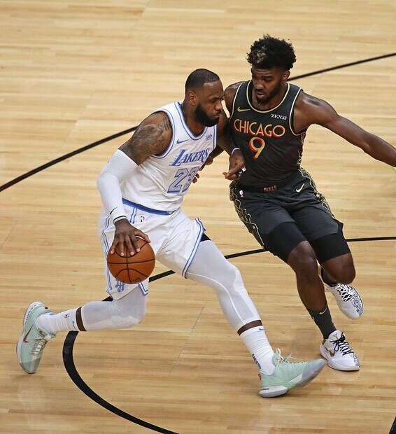 לברון. עוד ניצחון לאלופה // צילום: AFP