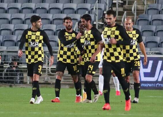 שחקני בית"ר ירושלים. הפסד ביתי לא מתוכנן / צילום: דני מרון