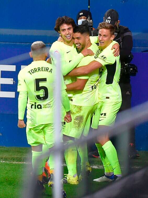 סוארס חוגג לאחר עוד שער דרמטי שלו // צילום: אי.אף.פי