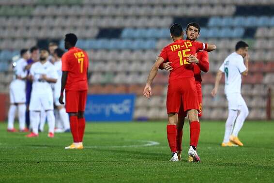 שחקני אשדוד, לפני שריקת הפתיחה // צילום: לירון מולדובן