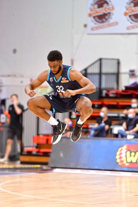 ניבו מרחף מאושר // צילום: יהודה בן יתח