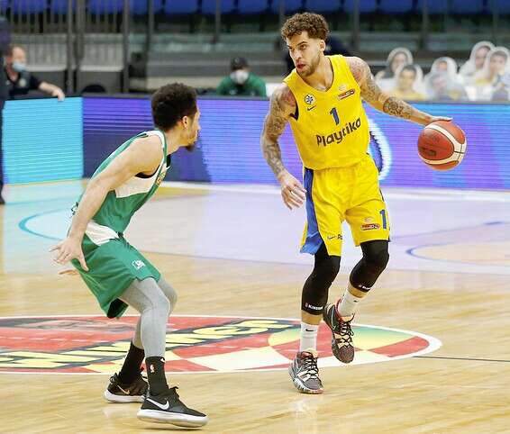 ווילבקין עם הכדור // צילום: אלן שיבר