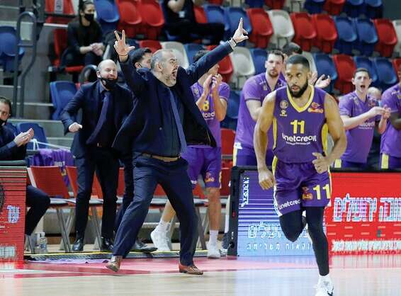 דדאס משתולל על הקווים, הערב בדרייב אין // צילום: אלן שיבר