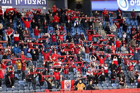 אוהדי הפועל חיפה, הערב בסמי עופר // צילום: דני מרון