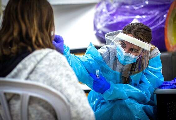 בדיקת קורונה בירושלים // צילום: אורן בן חקון