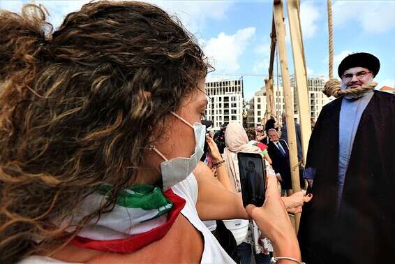 דמותו של נסראללה על חבל התלייה, שבוע שעבר // צילום: אי.פי.איי