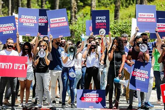 חוששים מהדבקה. הפגנת סטודנטים // צילום: אורן בן חקון