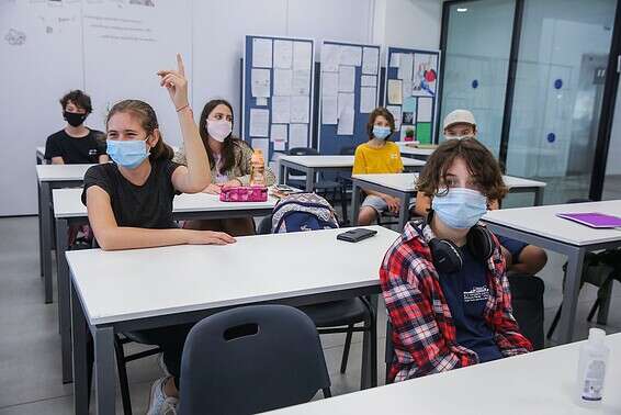 תלמידים בבית ספר בימי קורונה // צילום: יהושע יוסף