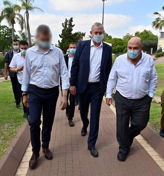 גנץ במכון הביולוגי. "הסיירת של מדינת ישראל במשרד הביטחון בתחום החיסונים" // צילום: אריאל חרמוני / משרד הביטחון