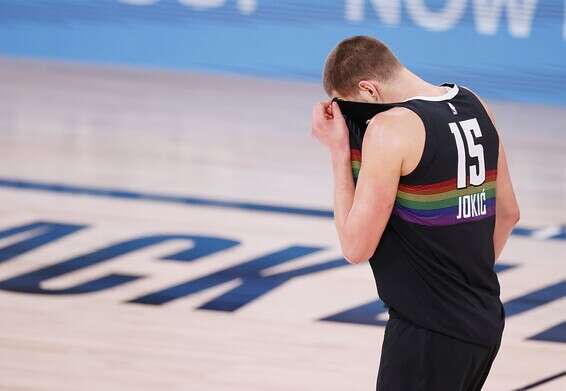 יוקיץ'. לא יכול לבד // צילום: EPA