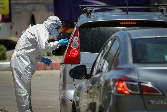מתחם בדיקות הקורונה באצטדיון טדי בירושלים // צילום: אורן בן חקון