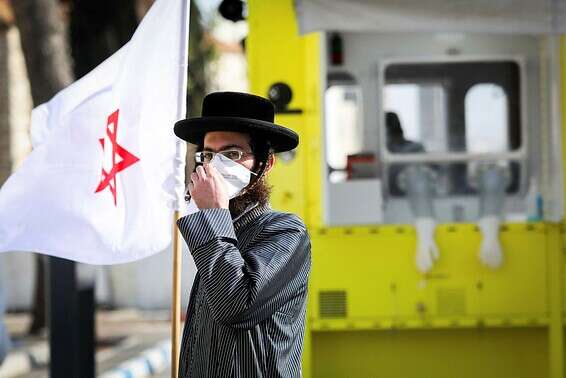 ניידת בדיקת קורונה בשכונת מאה שערים בירושלים // צילום: אורן בן חקון