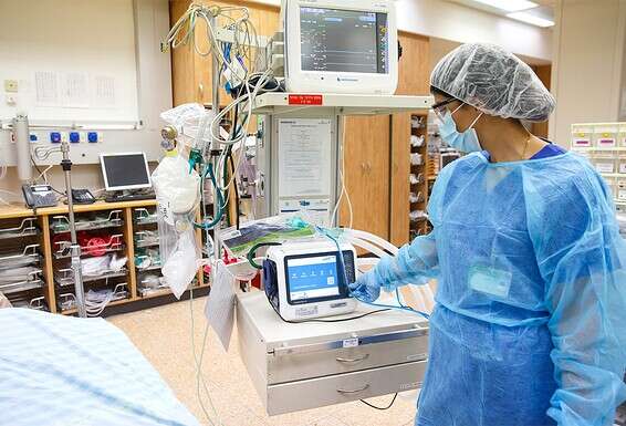 מכונות הנשמה בביה"ח קפלן // צילום: לירון מולדובן