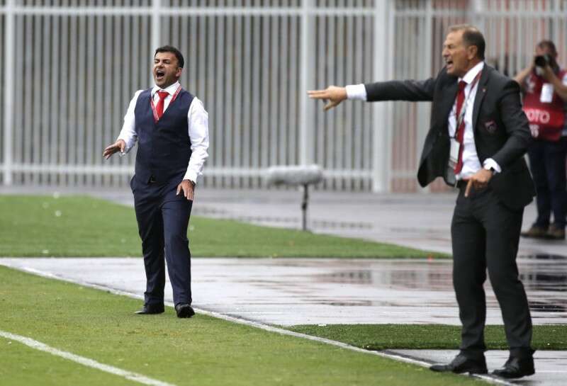 אנגלובסקי (משמאל).