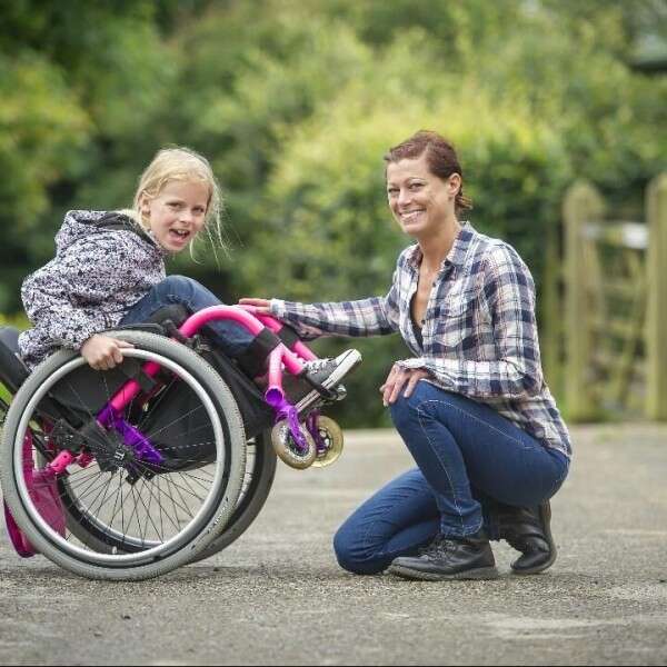 נקיטה וורייט ואמה נטשה. צילום: פייסבוק