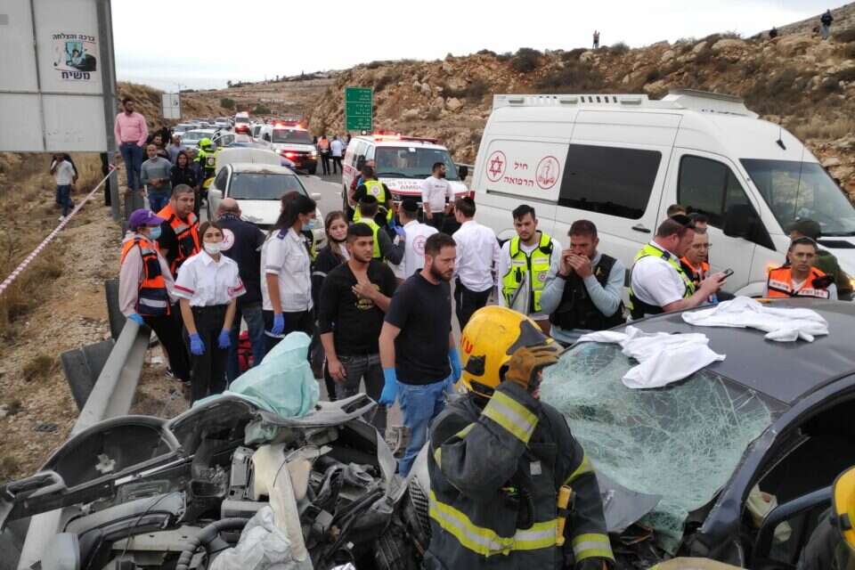 the accident in ofarim the two children died the pregnant mother and the father in critical condition israel today the limited times