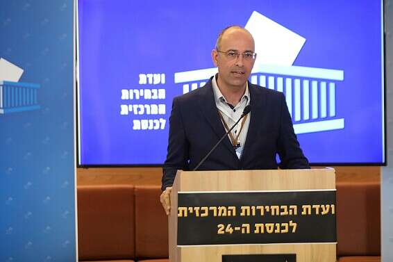 "הסקרים האינטרנטיים הם פייק". פרופ' ירון זליכה // צילום: יוסי זמיר