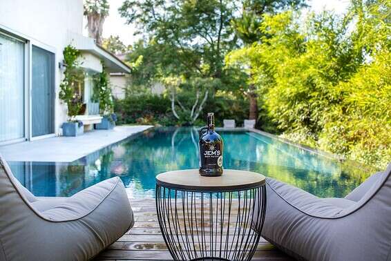 תכנון בריכה: פלגים, תכנון גן: גלים גנים //צילום: בן רוטשטיין