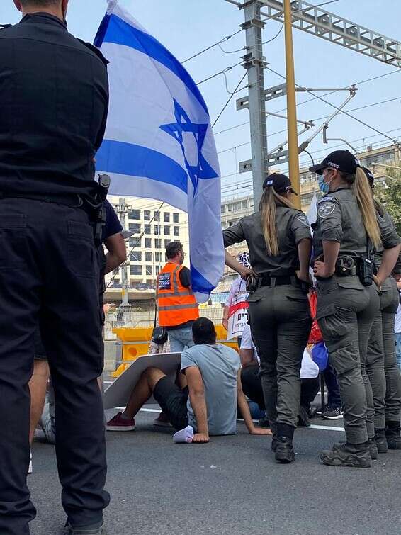 "כלוחם לשעבר קידשתי את הערך שלא משאירים פצועים בשטח, אבל זו תרמית". הפגנת נכי צה"ל בתל אביב // צילום: אסיף אלקיים