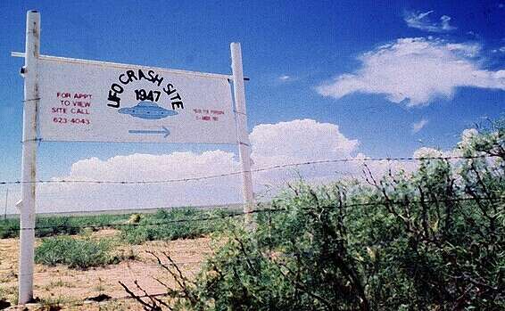 שלט באזור שבו לכאורה התרסקה חללית ברוזוול ניו מקסיקו // צילום: רויטרס