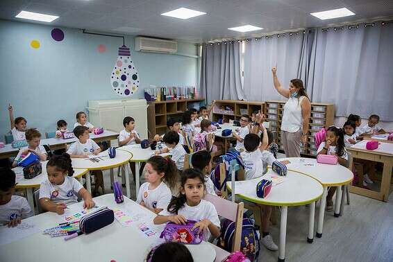 תלמידי כיתה א' בבית הספר השלום במבשרת ציון, בפתיחת שנת הלימודים, בחודש שעבר // צילום: אורן בן חקון