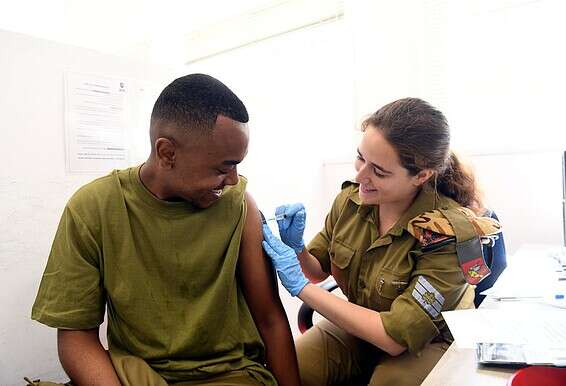 חובשת צבאית מחסנת חייל צה"ל // צילום: יוסי זליגר