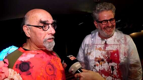 נקרעים אחד על השני. שני ואהרוני