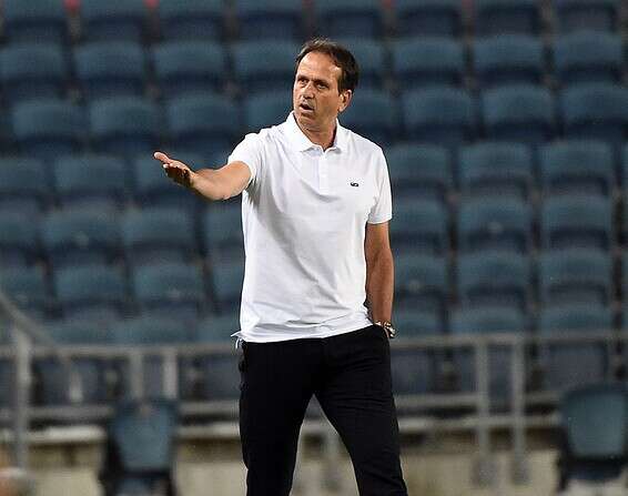 רוני לוי. בכרוה על הקווים // צילום: ברני ארדוב