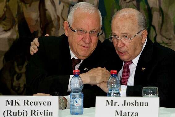 "אשא את זכרו עימי תמיד". נשיא המדינה רובי רבילין עם יהושע מצא ז"ל // צילום: דודי ועקנין