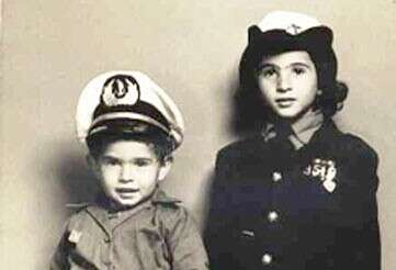 "קצין בחיל הים" ו"שוטרת", שנות ה־40 // צילום: ארכיון אתר נוסטלגיה אונליין