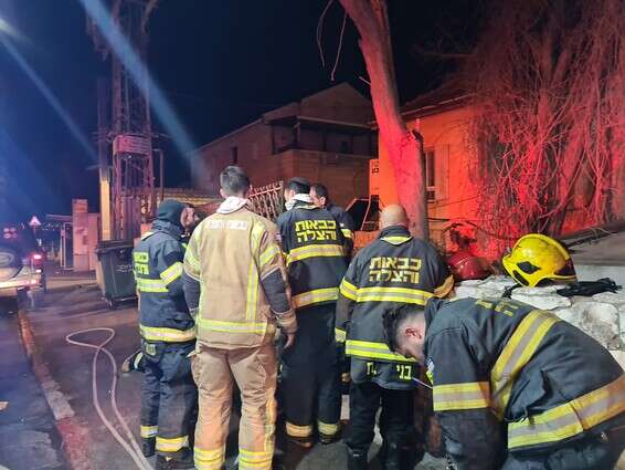 הכוחות בזירת השריפה // צילום: דוברות כבאות והצלה