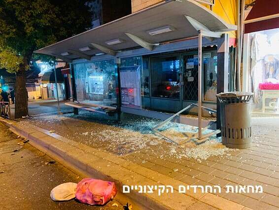 הנזק לתחנה // צילום: מחאות החרדים הקיצוניים