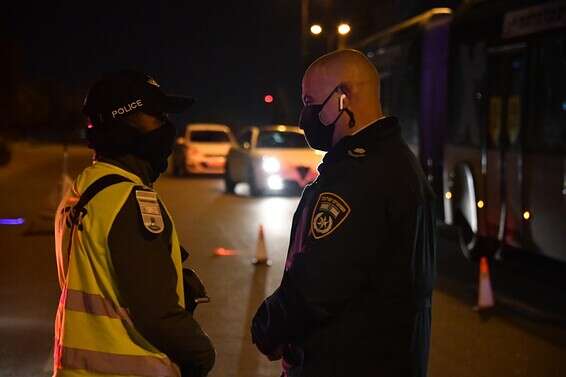 מחסומים בכבישים // צילום: דוברות המשטרה