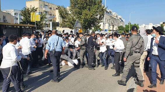 השוטרים נאלצו לפזר את ההפגנה בכוח // צילום: דוברות המשטרה