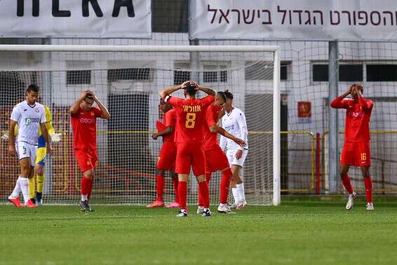 באשדוד תופסים את הראש // צילום: לירון מולדובן