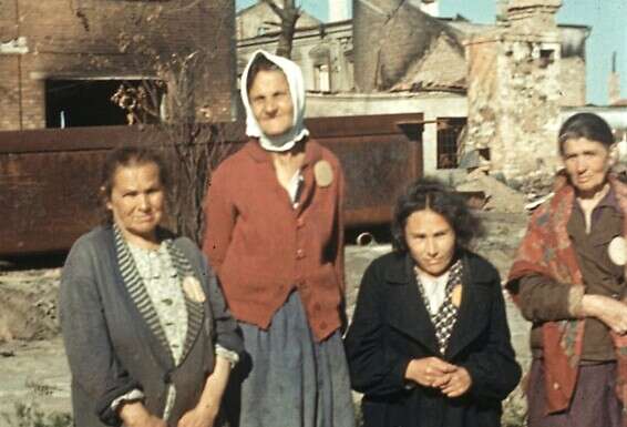 נשים יהודיות ברוסיה, 1942. צולם על ידי טייס הקרב הגרמני פאול שטרלה