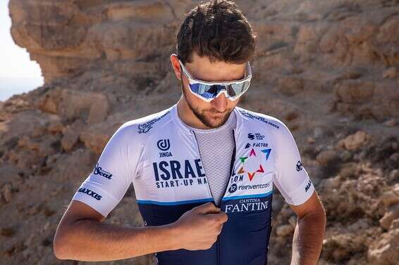 גיא שגיב. ייירב יחד עם פרום // צילום: Ronen Tupelberg and BRIAN Veloimages