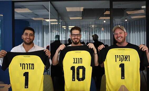 צוות מנצח. שמגר ואקנין, משה חוגג ויוסי מזרחי // צילום: באדיבות בית"ר ירושלים