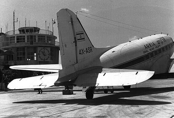 שדה התעופה עטרות, 1967 // צילום: אילן בראונר, לע"מ