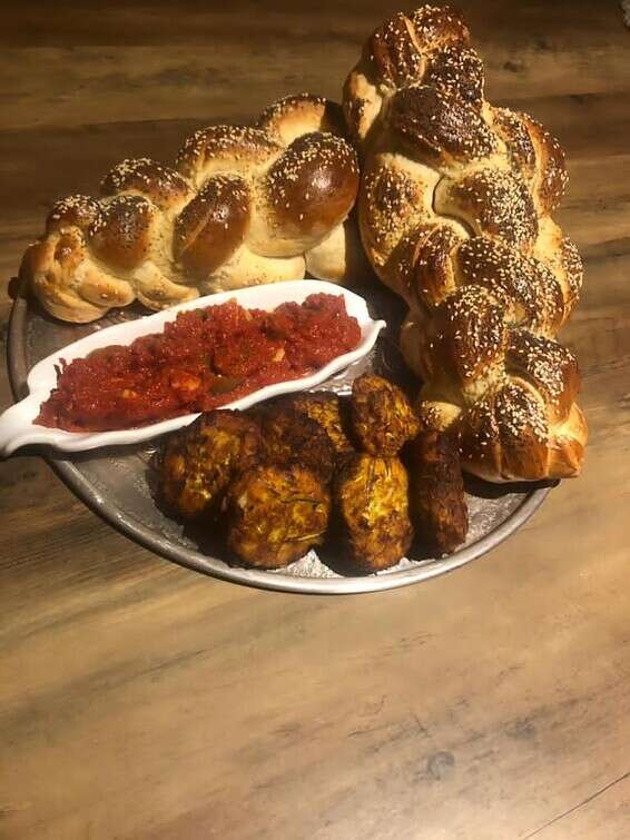 יש גם מטבוחה ולביבות לתוספת // צילום: אלבום פרטי